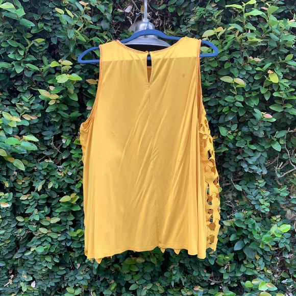 Loft Sleeveless Lace and Stretch T Shirt - Picture 4 of 7